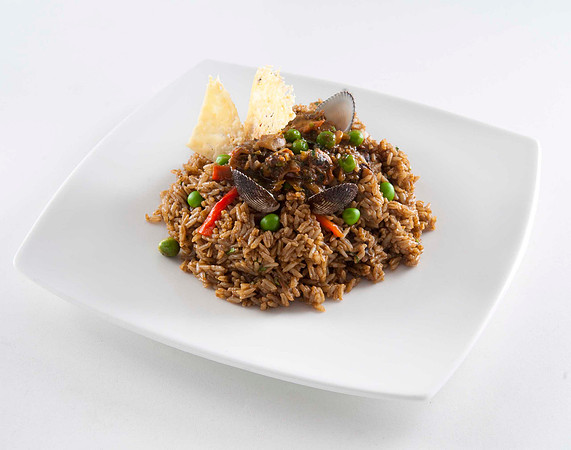 16. Arroz con conchas negras