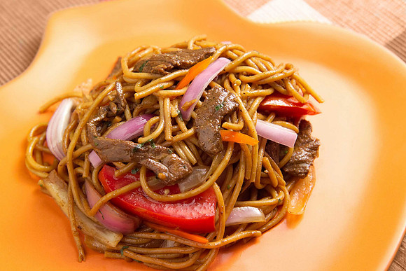 tallarin saltado criollo@