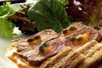 bife de alpaca en salsa de rocoto y verduras